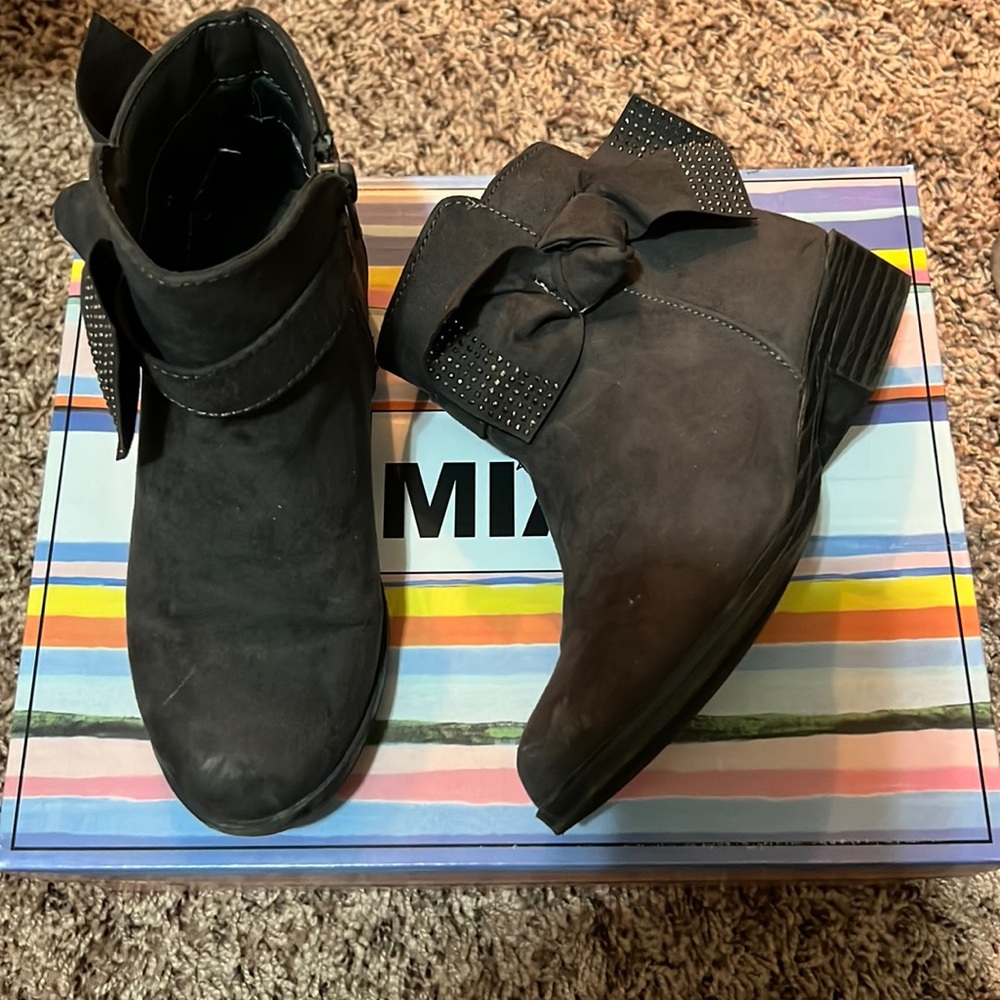 Girl’s booties
